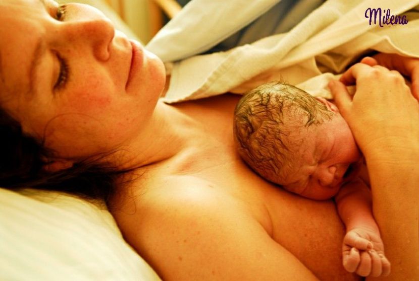 da tiếp da, cho con bú sau sinh là giải pháp tốt để phòng tránh căng tức sữa sau sinh